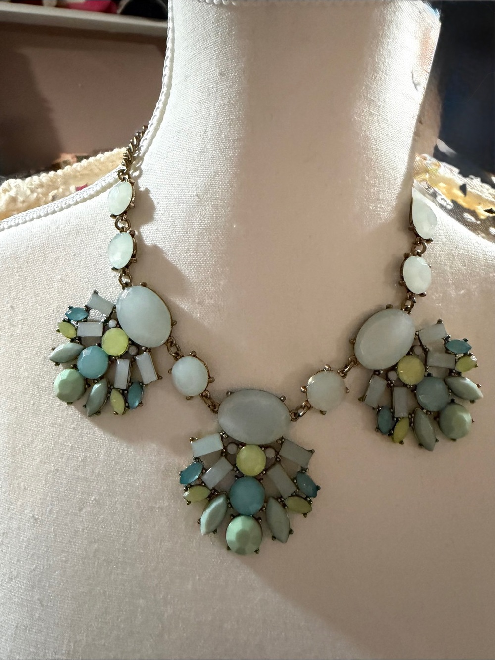 Vintage NY & Co Gold Tone Aqua & Green Crystal Floral Tile Bib Choker Necklace